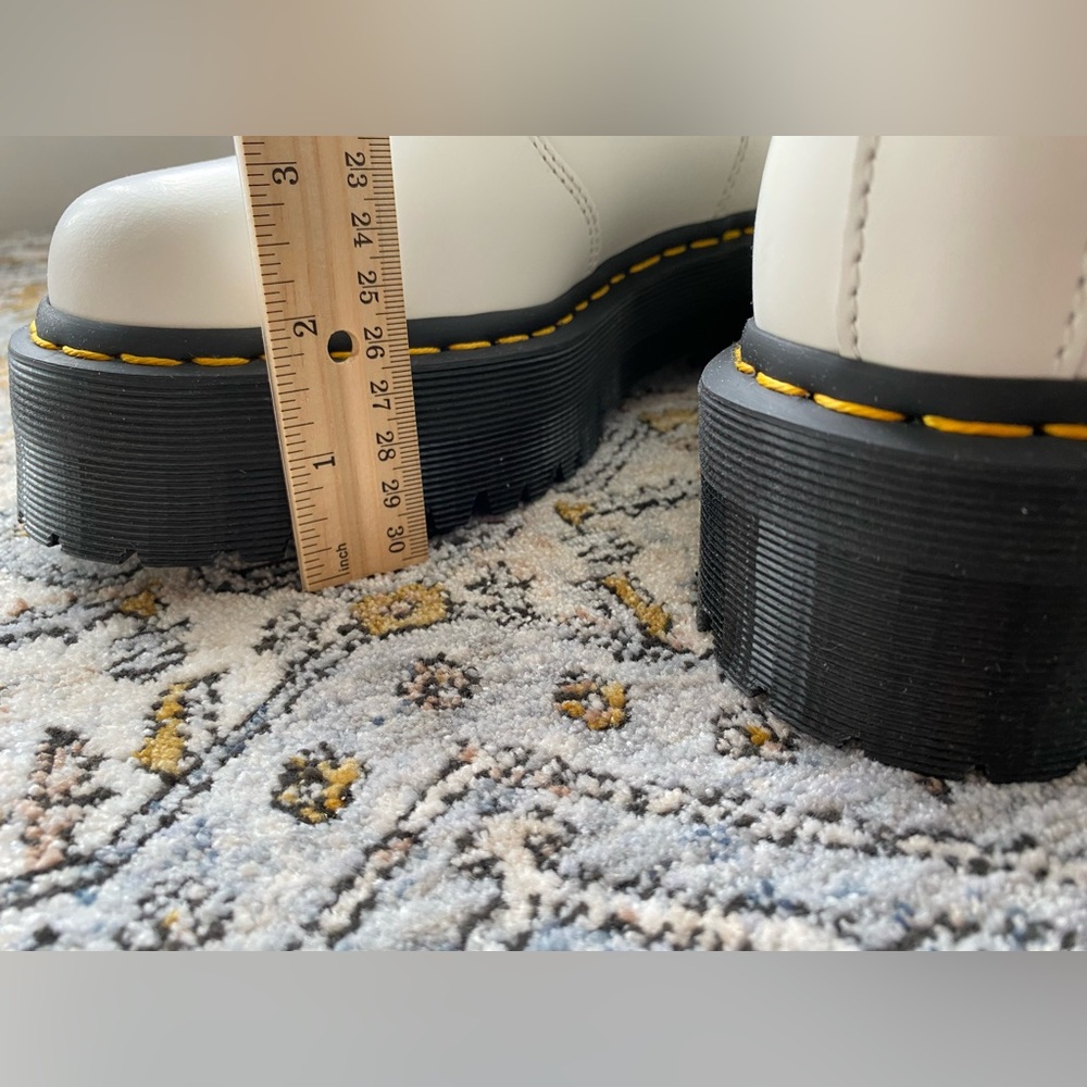 Dr. Martens Unisex 2976 Chelsea Boot - Picture 5 of 11